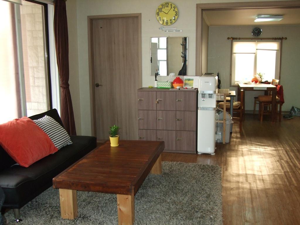 Birdsnest Hostel Hongdae Foreigner Only Сеул Экстерьер фото