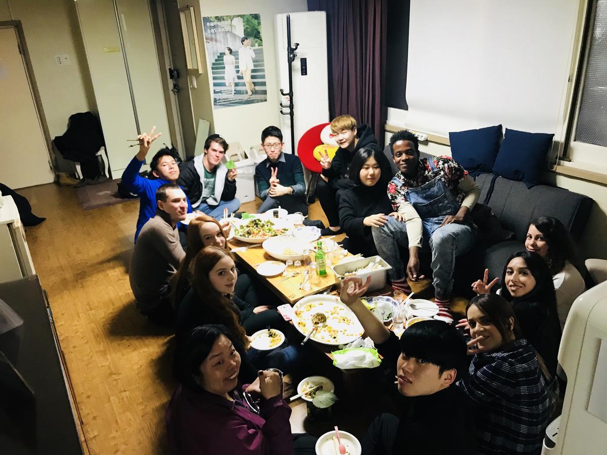 Birdsnest Hostel Hongdae Foreigner Only Сеул Экстерьер фото