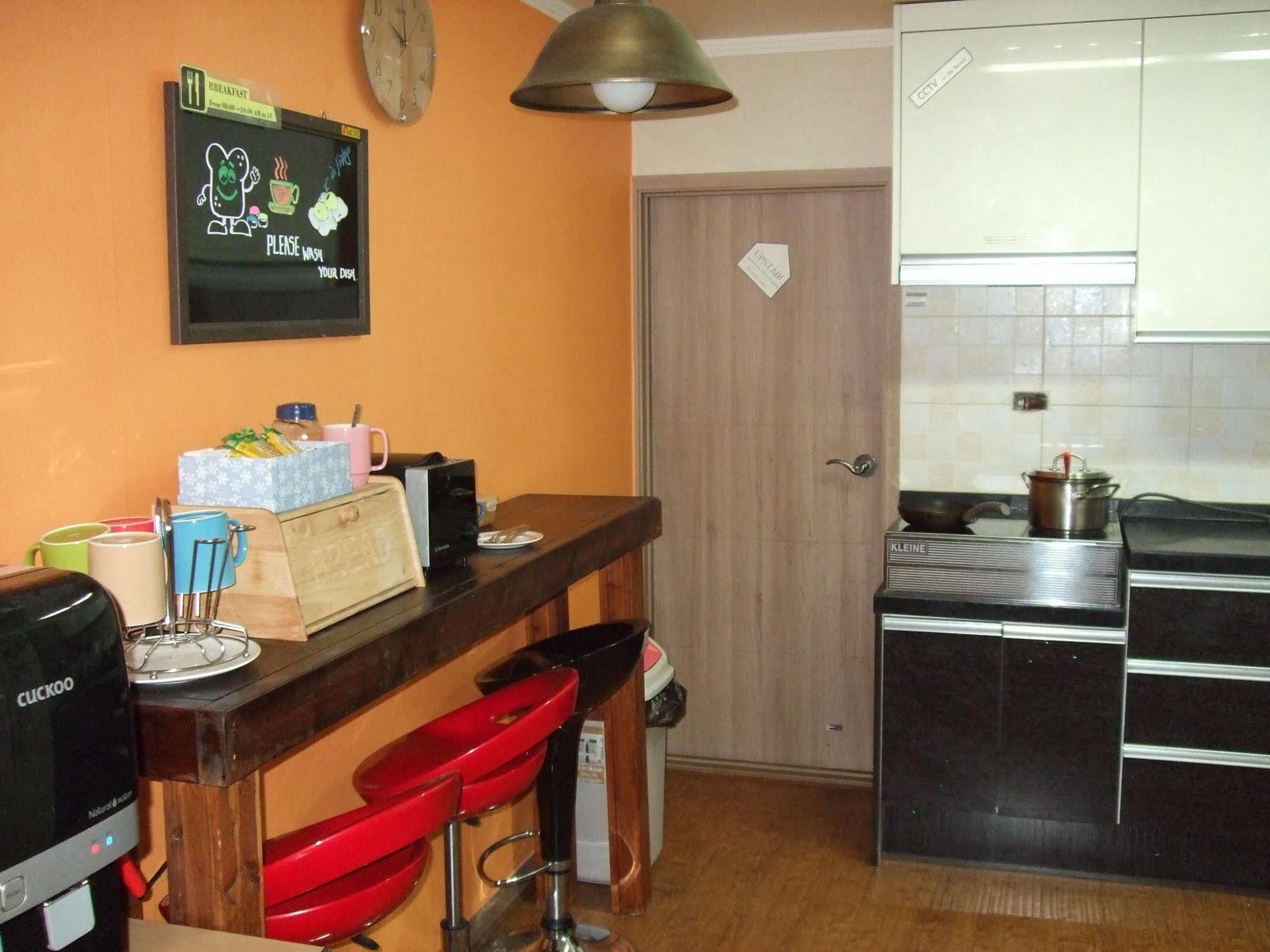 Birdsnest Hostel Hongdae Foreigner Only Сеул Экстерьер фото