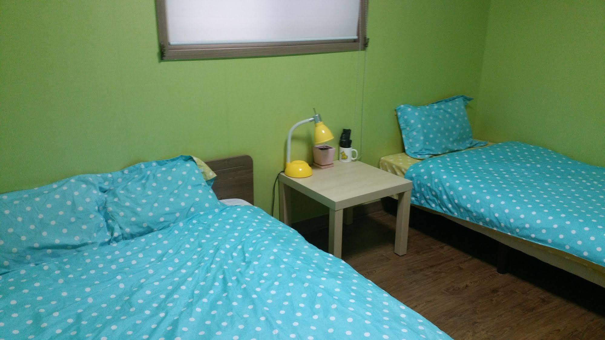 Birdsnest Hostel Hongdae Foreigner Only Сеул Экстерьер фото