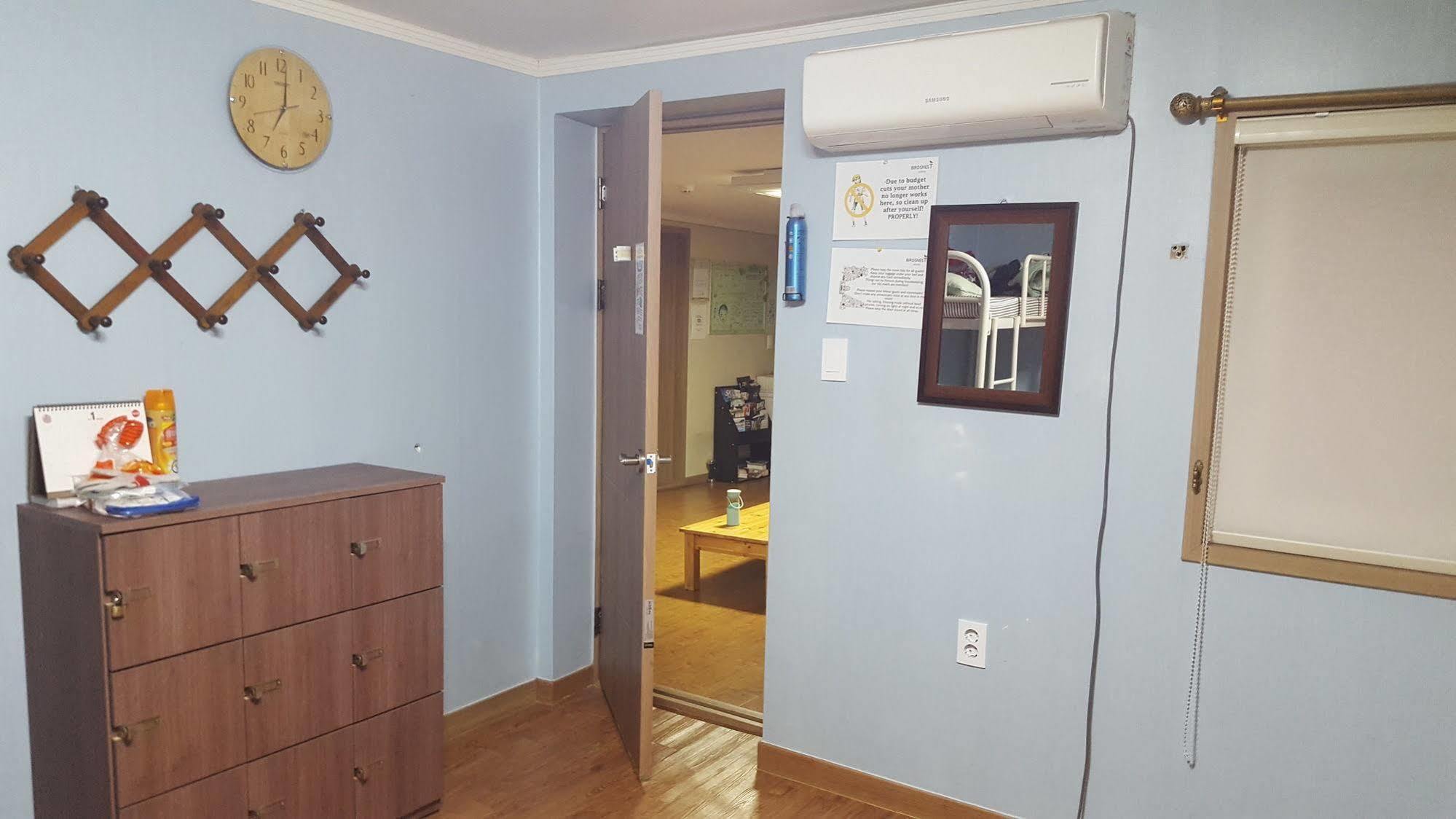 Birdsnest Hostel Hongdae Foreigner Only Сеул Экстерьер фото