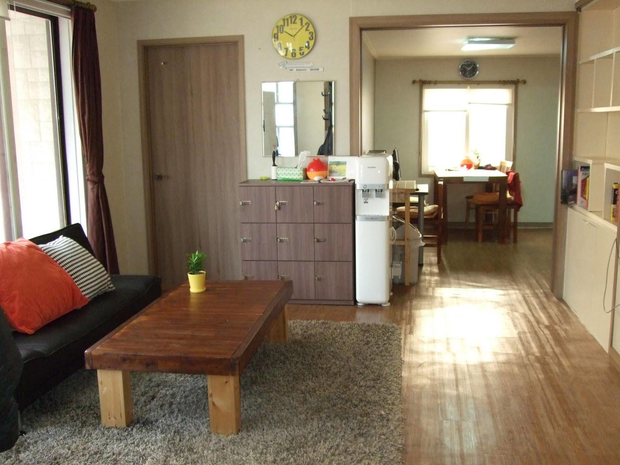 Birdsnest Hostel Hongdae Foreigner Only Сеул Экстерьер фото