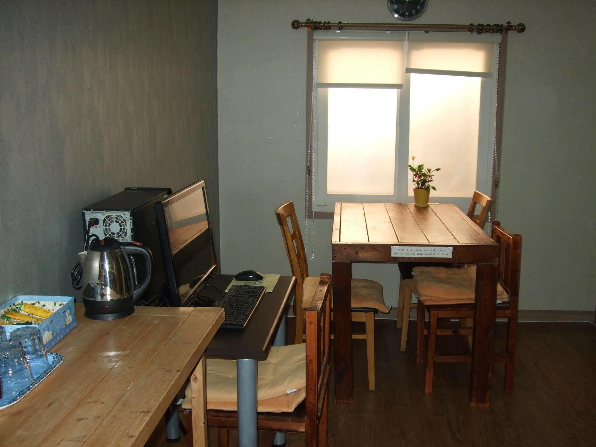 Birdsnest Hostel Hongdae Foreigner Only Сеул Экстерьер фото