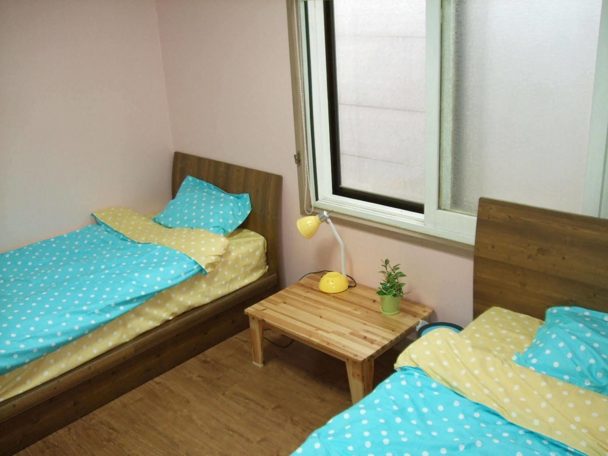 Birdsnest Hostel Hongdae Foreigner Only Сеул Экстерьер фото