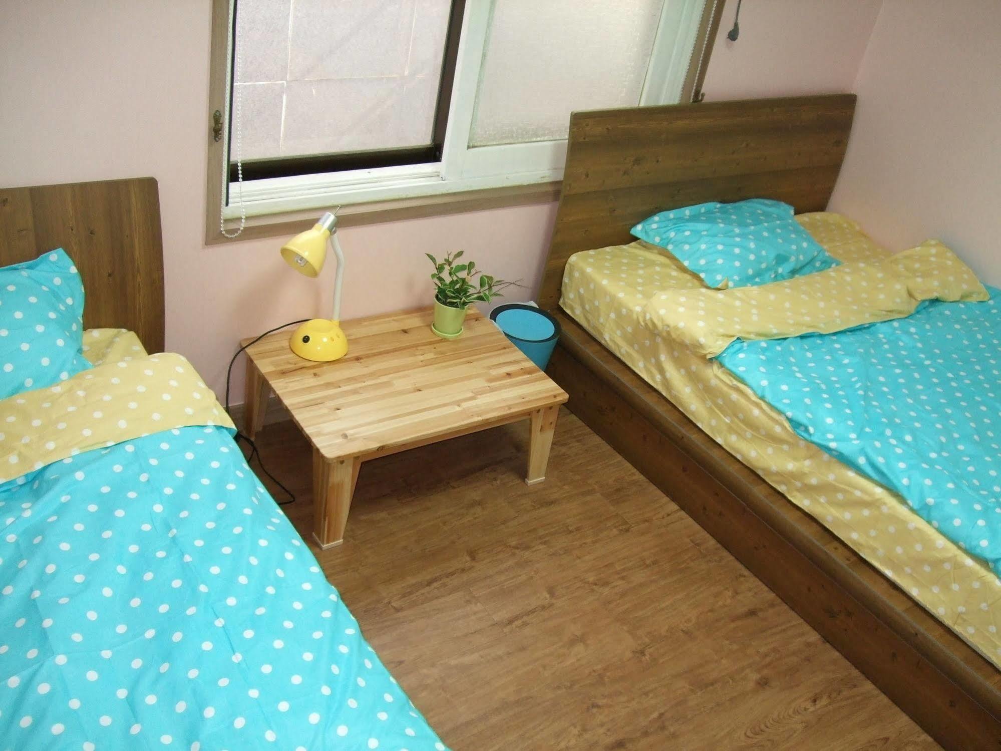 Birdsnest Hostel Hongdae Foreigner Only Сеул Экстерьер фото