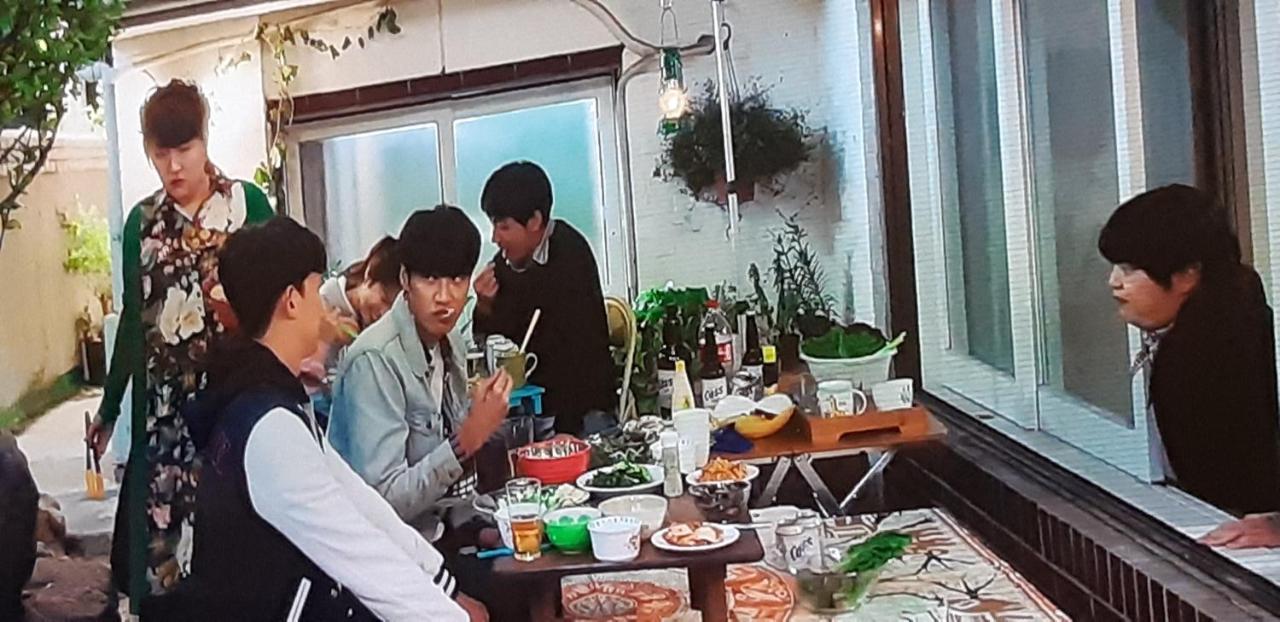 Birdsnest Hostel Hongdae Foreigner Only Сеул Экстерьер фото