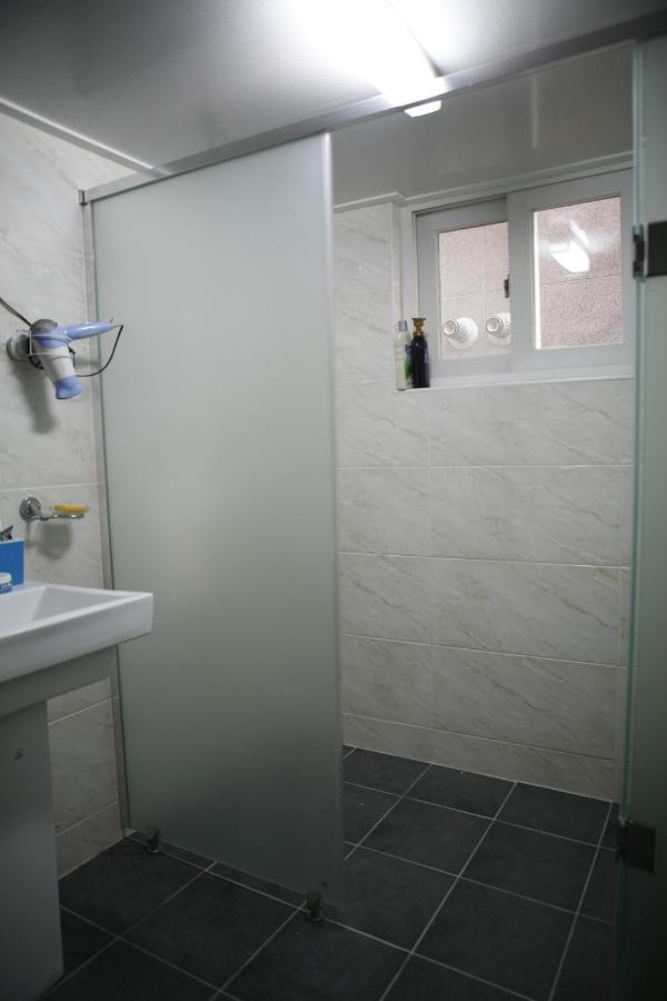 Birdsnest Hostel Hongdae Foreigner Only Сеул Экстерьер фото